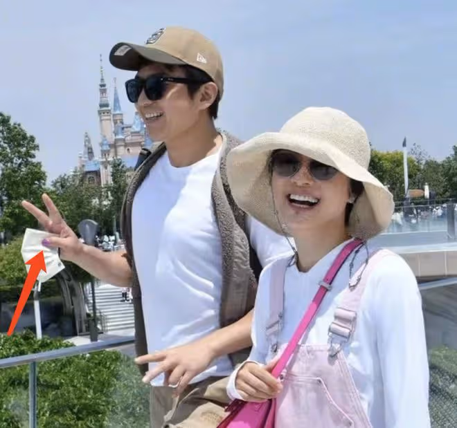 孫儷曬一家四口迪士尼度假照,和鄧超同框幸福洋溢,打臉婚變傳聞
