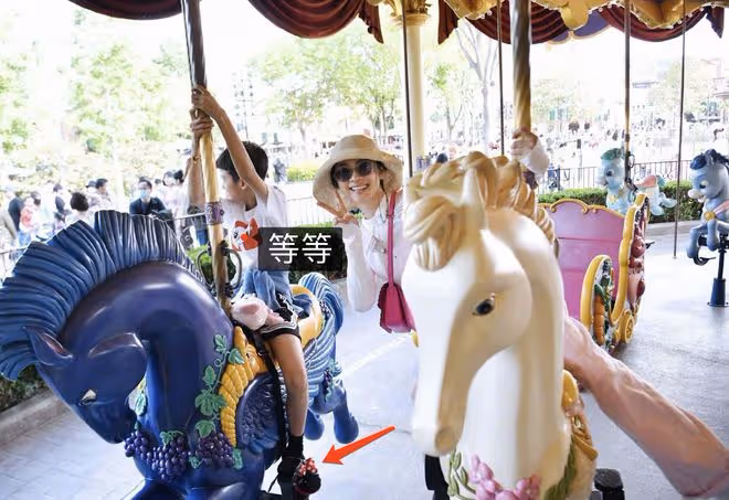 孫儷曬一家四口迪士尼度假照,和鄧超同框幸福洋溢,打臉婚變傳聞
