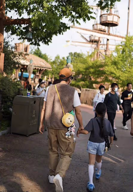 孫儷曬一家四口迪士尼度假照,和鄧超同框幸福洋溢,打臉婚變傳聞