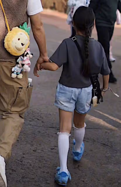 孫儷曬一家四口迪士尼度假照,和鄧超同框幸福洋溢,打臉婚變傳聞