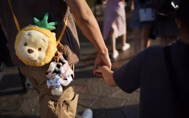 孫儷曬一家四口迪士尼度假照，和鄧超同框幸福洋溢，打臉婚變傳聞