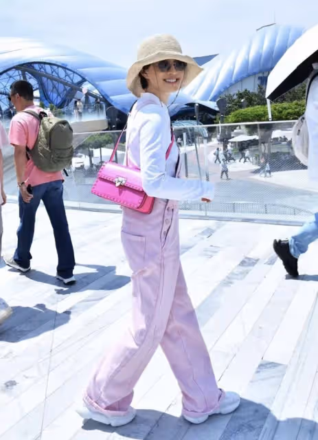 孫儷曬一家四口迪士尼度假照，和鄧超同框幸福洋溢，打臉婚變傳聞