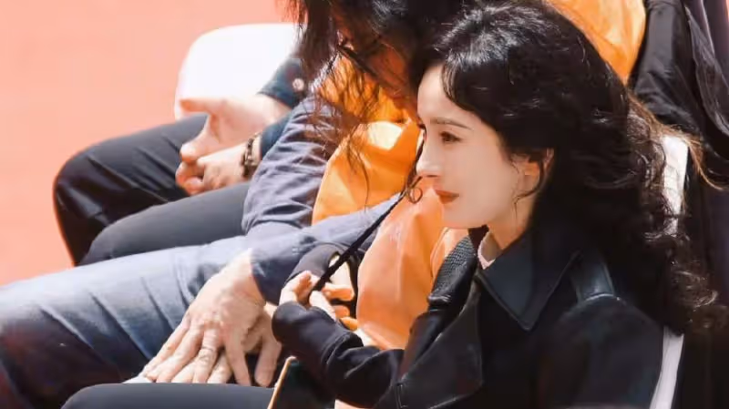 秦昊演出新劇奪最高分，再度走紅，直播稱合作的楊冪會給大家驚喜