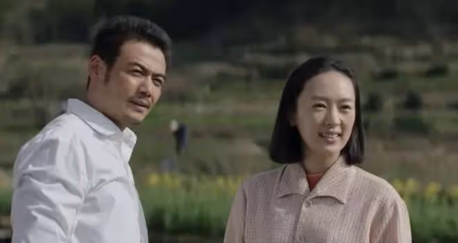 唐嫣回中戲參加同學會,文章又黑又滄桑像小老頭,超多明星齊現身
