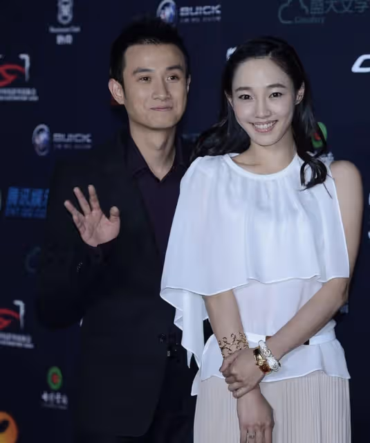 唐嫣回中戲參加同學會,文章又黑又滄桑像小老頭,超多明星齊現身