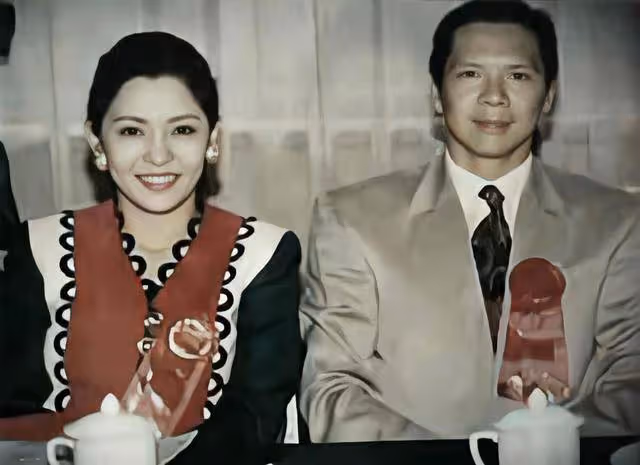 向華強陪向太定居杭州！如今兒孫安定，向太將追逐自己曾經的夢想