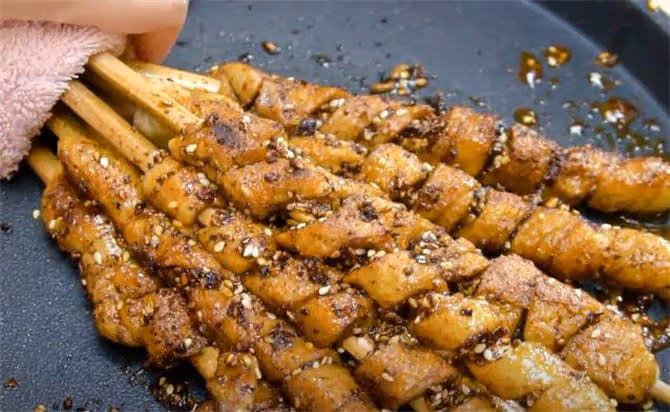 烤麵筋最簡單做法，不用洗面，半斤粉能做30串，香辣開胃超過癮