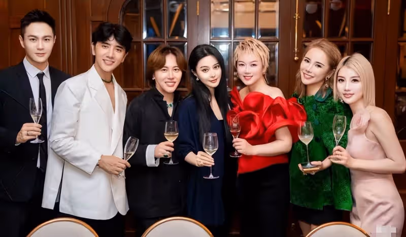 女富婆上海聚會!甘比會穿搭、摩邦女掌門美貌吸睛,范美人遭吐槽