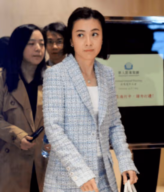 女富婆上海聚會！甘比會穿搭、摩邦女掌門美貌吸睛，范美人遭吐槽