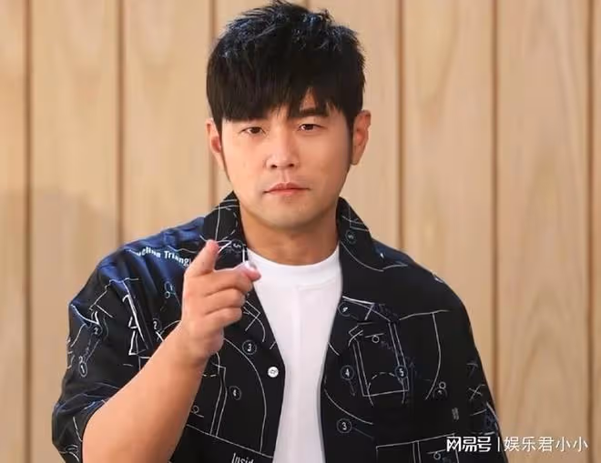 張學友探班周杰倫演唱會 手搭肩膀隨和又親切