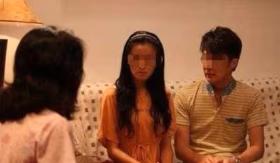 我宮縮頻繁，感覺快生了！就發簡訊讓丈夫回家卻「錯發給婆婆」，收到回復：「不能自己處理嗎？」心涼透了！