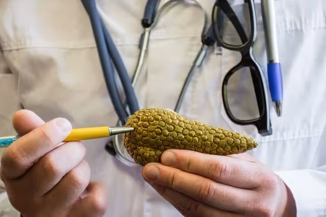 59歲男子每天大便兩三次，確診胰腺癌！5種異常或是身體警報