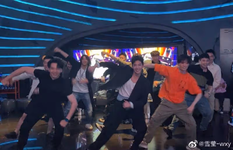 楊洋同學會續攤卡拉OK！跳舞視頻曝光！視頻看起！