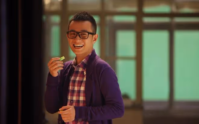 唐嫣回母校參加同學聚會，文章又黑又老好憔悴，無人搭理顯落寞