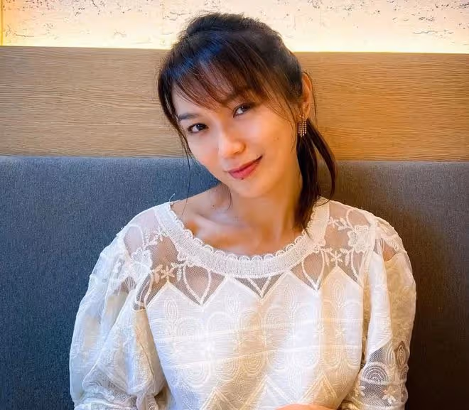 廣東男星成新加坡3屆視帝,衣錦還鄉太開心,2屆視後妻子陪同