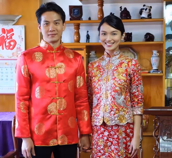 廣東男星成新加坡3屆視帝,衣錦還鄉太開心,2屆視後妻子陪同