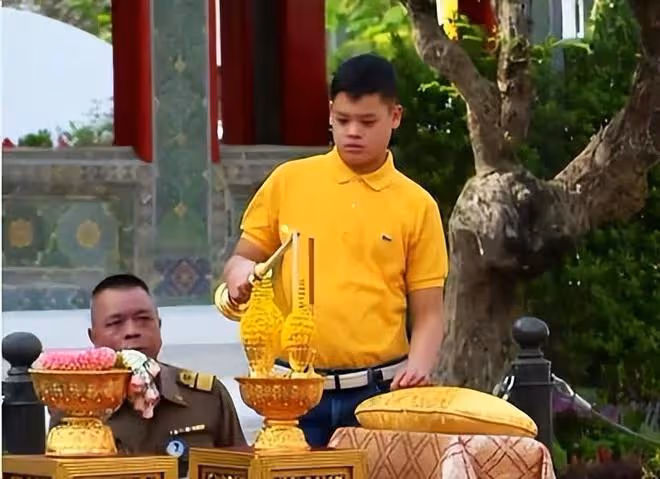 提幫功王子終於成年！行為正常顏值飆升，上演大型「回國復仇」戲