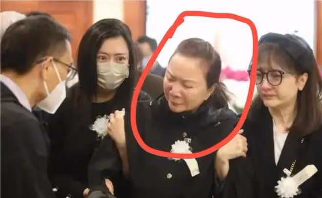 相聲演員李建華追悼會:姜昆、鞏漢林前來弔唁,蔡明哭到被人攙扶