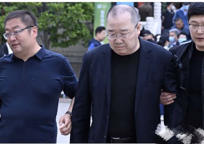 相聲演員李建華追悼會:姜昆、鞏漢林前來弔唁,蔡明哭到被人攙扶
