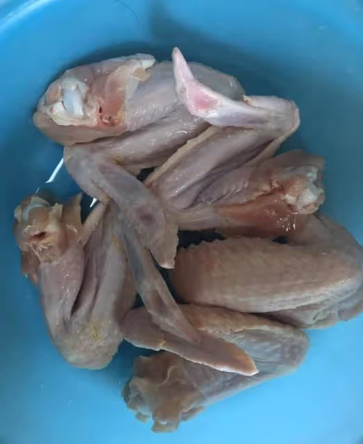 沒吃過的一種吃法,雞翅包飯,味道真不錯~