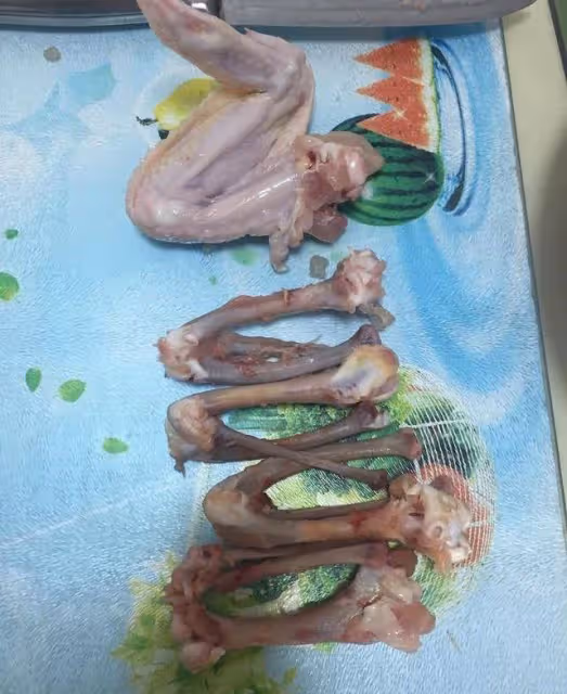 沒吃過的一種吃法,雞翅包飯,味道真不錯~