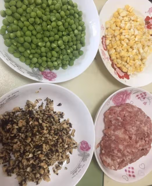 沒吃過的一種吃法,雞翅包飯,味道真不錯~