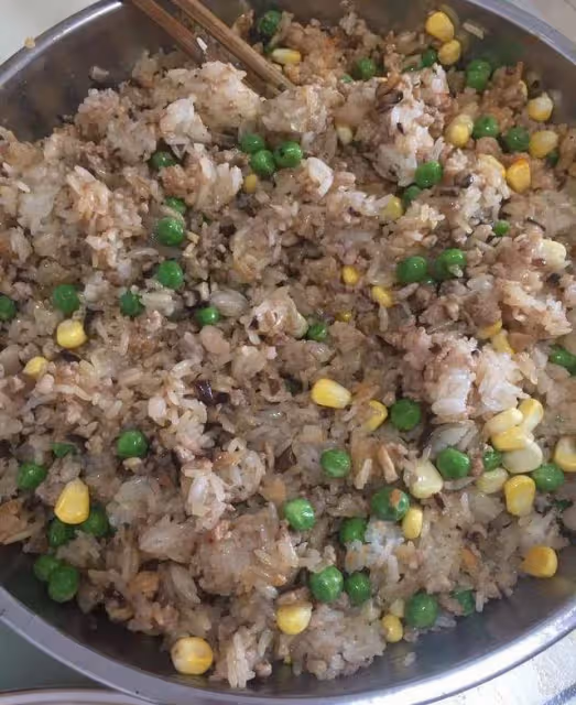 沒吃過的一種吃法,雞翅包飯,味道真不錯~