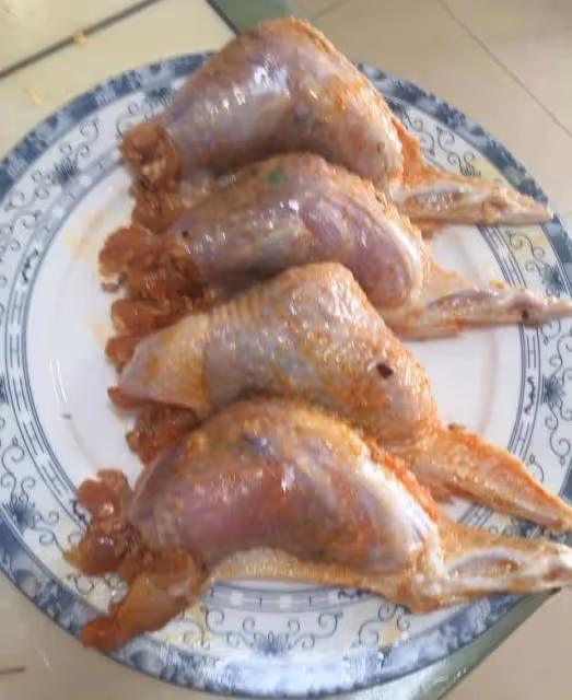 沒吃過的一種吃法,雞翅包飯,味道真不錯~