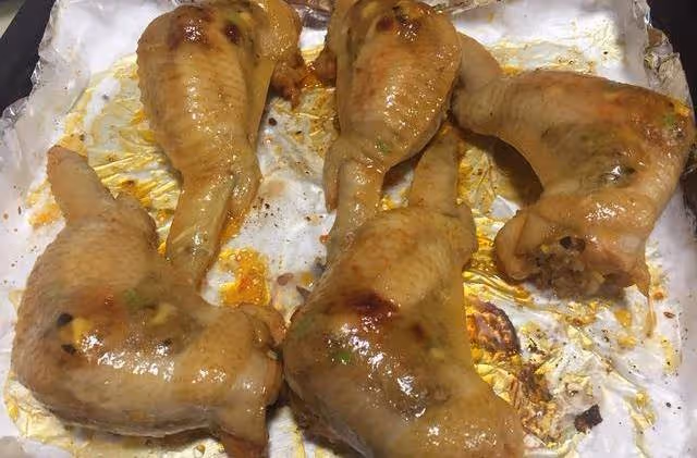沒吃過的一種吃法,雞翅包飯,味道真不錯~