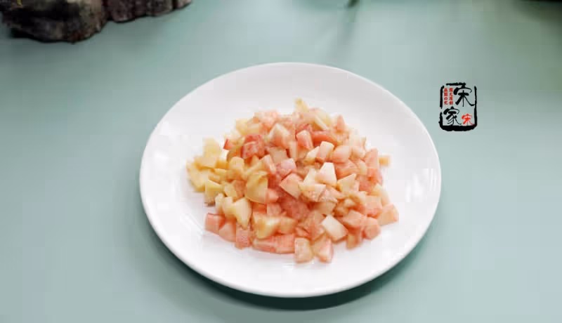 水蜜桃正便宜,買2斤回家做點心,酸甜掉渣,孩子搶著吃~