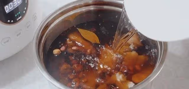 網紅烤豬蹄,下飯又軟糯入味,家人都愛吃呀~