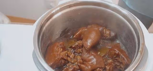 網紅烤豬蹄，下飯又軟糯入味，家人都愛吃呀~
