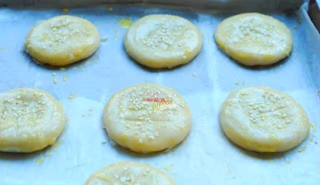 傳統的點心用豬油，我用食用油一樣香酥，入口即化！沒烤箱也能做~