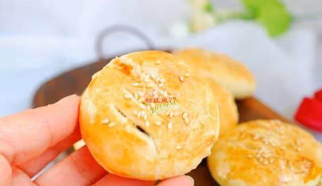 傳統的點心用豬油，我用食用油一樣香酥，入口即化！沒烤箱也能做~