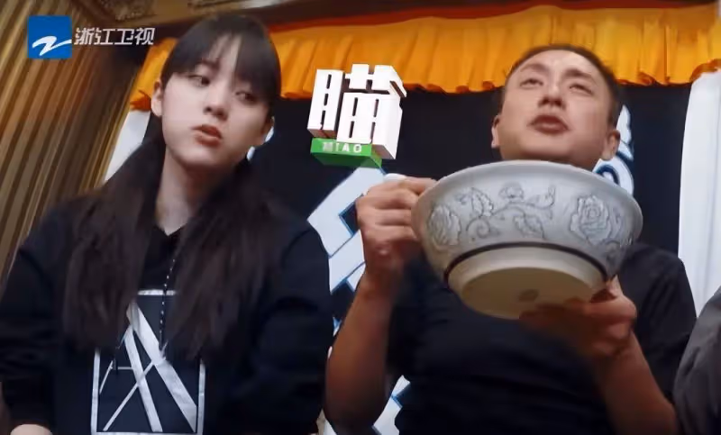 灣灣某清純女星勾搭港圈海王，被羞辱之後，還被助理吃豆腐