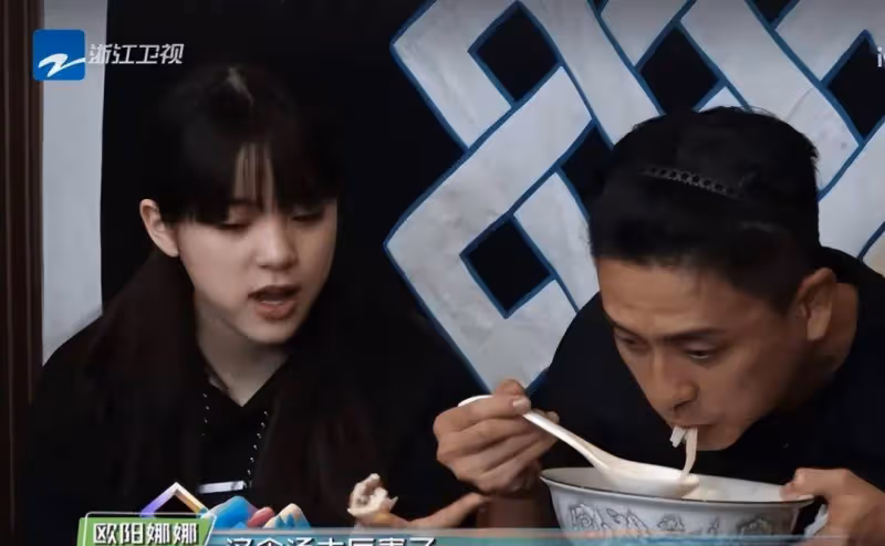 灣灣某清純女星勾搭港圈海王，被羞辱之後，還被助理吃豆腐