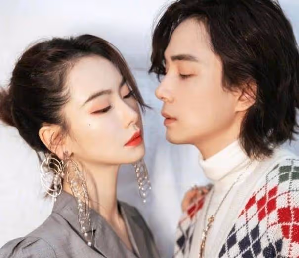 戚薇一家出遊,lucky個子到李承鉉身材口,穿短裙大長腿堪比媽媽