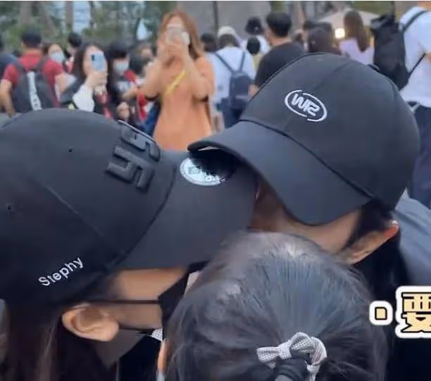 戚薇一家出遊,lucky個子到李承鉉身材口,穿短裙大長腿堪比媽媽