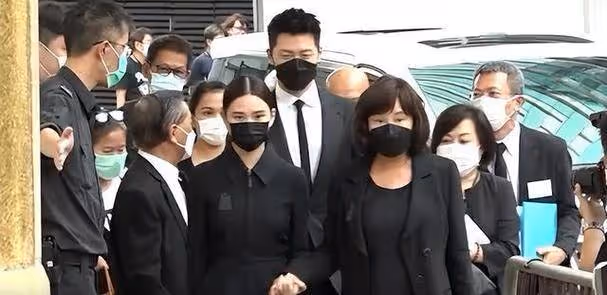 參加賭王葬禮，竇驍盡顯女婿身份？能娶何超蓮，並非偶然？