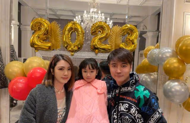 張丹峰離婚後首曬視頻，吃烤全羊心情大好，評論區被「畢瀅」刷屏