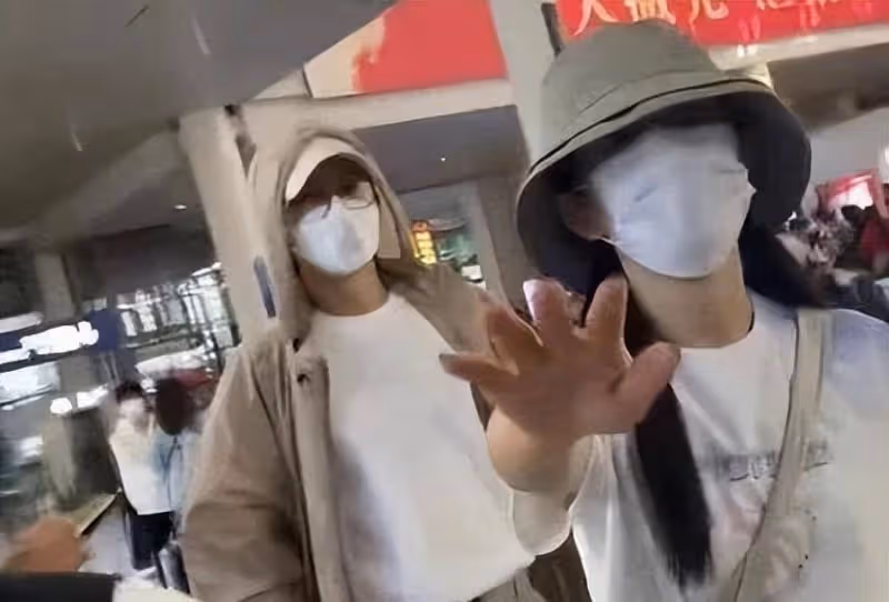 沒想到，41歲謝娜剛想要翻紅，卻被「一巴掌」給打沒了