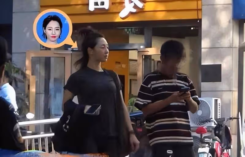 白百何帶兒子現身,身材挺拔,氣質出眾 元寶和她的身高一樣長