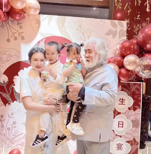 張紀中:妻子過生日,罕見三代同框合影,丈母娘比自己還小十幾歲