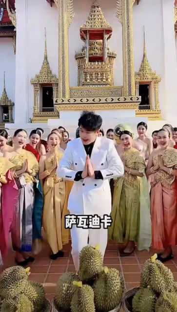 辛巴帶團隊趕赴泰國,公主機場親自接機,表示兩天內買空整個泰國