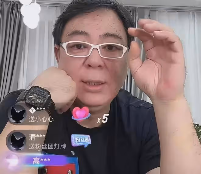 高亞麟:健康狀況引人擔憂,額頭上密密麻麻長滿小黑點,大小不一