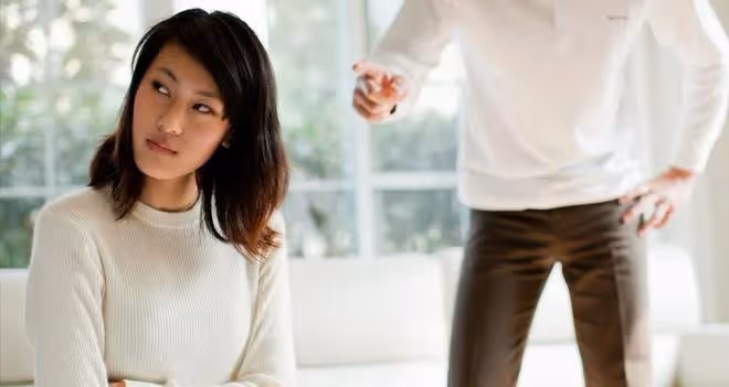 兒媳提前下班,婆婆在門口大喊:兒媳回來啦,兒媳進門後提出離婚