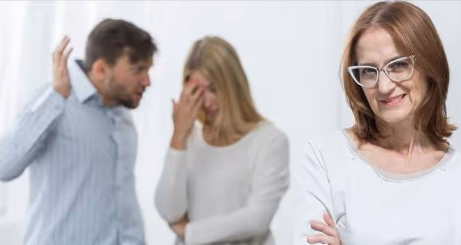 兒媳提前下班,婆婆在門口大喊:兒媳回來啦,兒媳進門後提出離婚
