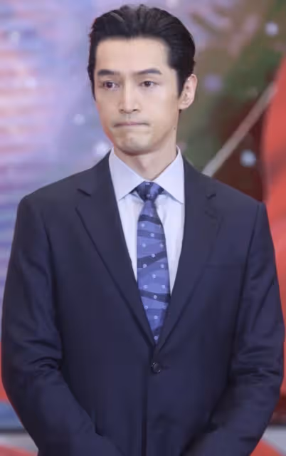胡歌方曬女兒百日禮,官宣小名叫「小茉莉」,網友:聽起來香香的