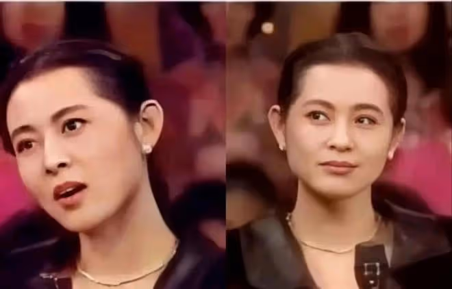 倪萍陶紅為奚美娟頒獎，兩位頒獎人臉僵不自然，與奚美娟對比鮮明