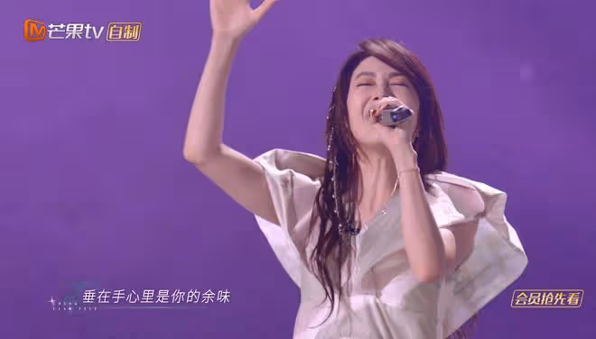 《乘風》評委太雙標,同樣唱代表作,Ella拿第一,徐懷鈺得分超低